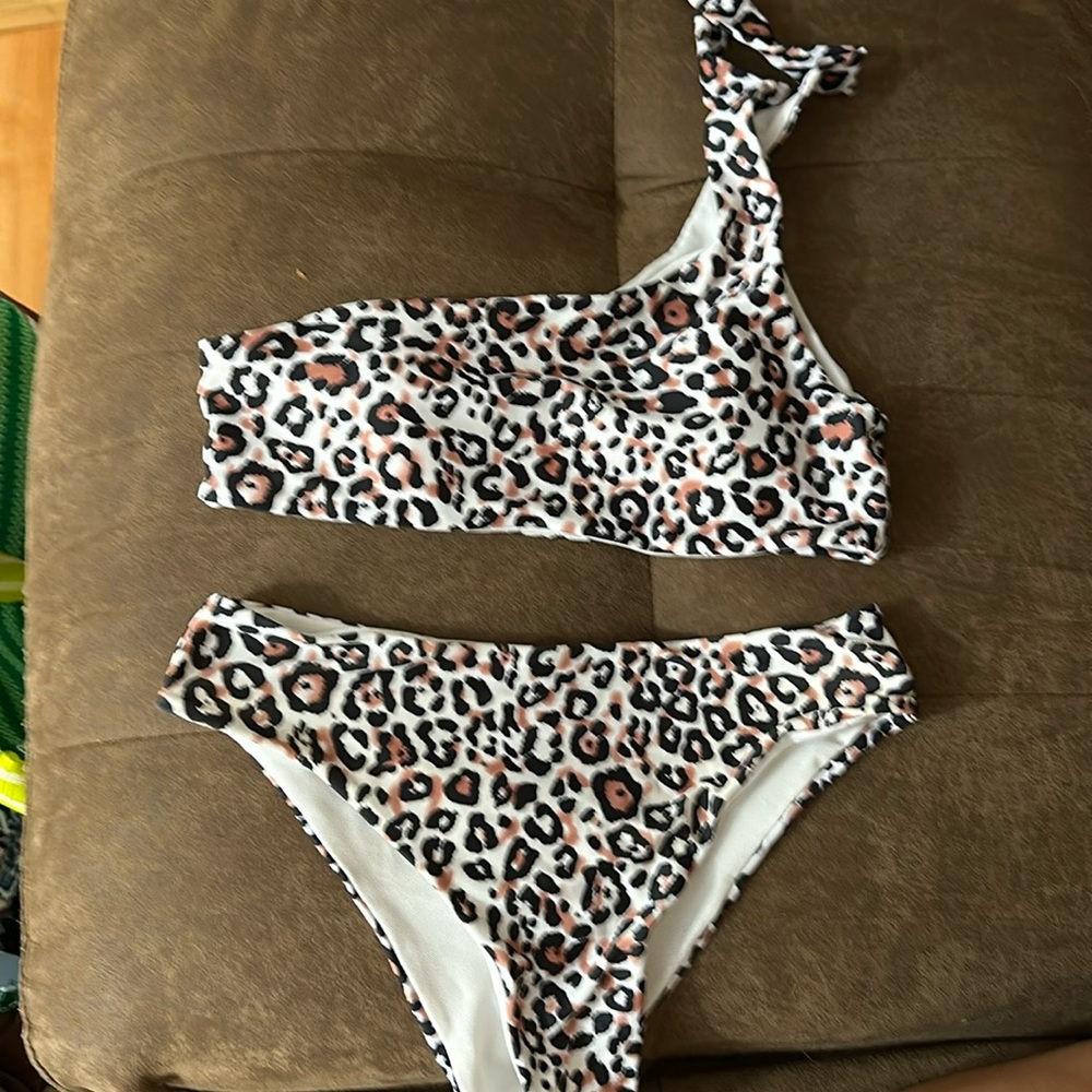 One shoulder swim suit